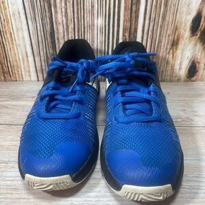 Nike Boys Team Hustle Black /Blue Basketball Sneakers Size 4.5 Y